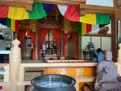桂昌寺の{uncategorized: "未分類", other: "その他", undefined: "問題あり", building: "その他建物", grave: "お墓", sacred_gate: "鳥居", guardian: "狛犬", statue: "像", buddha: "仏像", history: "歴史", nature: "自然", garden: "庭園", animal: "動物", pagoda: "塔", temizu: "手水舎", mountain_gate: "山門・神門", sanctuary: "本殿・本堂", subordinate: "末社・摂社", art: "芸術", scenery: "景色", jizo: "地蔵", ema: "絵馬", goshuin: "御朱印", omikuji: "おみくじ", items: "授与品その他", amulet: "お守り", goshuincho: "御朱印帳", eats: "食事", festival: "お祭り", votive_dance: "神楽", shichigosan: "七五三参", wedding: "結婚式", experience: "体験その他", initially: "初詣", around: "周辺", anti_infection: "感染症対策"}
