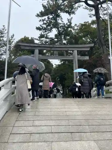 寒川神社の{uncategorized: "未分類", other: "その他", undefined: "問題あり", building: "その他建物", grave: "お墓", sacred_gate: "鳥居", guardian: "狛犬", statue: "像", buddha: "仏像", history: "歴史", nature: "自然", garden: "庭園", animal: "動物", pagoda: "塔", temizu: "手水舎", mountain_gate: "山門・神門", sanctuary: "本殿・本堂", subordinate: "末社・摂社", art: "芸術", scenery: "景色", jizo: "地蔵", ema: "絵馬", goshuin: "御朱印", omikuji: "おみくじ", items: "授与品その他", amulet: "お守り", goshuincho: "御朱印帳", eats: "食事", festival: "お祭り", votive_dance: "神楽", shichigosan: "七五三参", wedding: "結婚式", experience: "体験その他", initially: "初詣", around: "周辺", anti_infection: "感染症対策"}