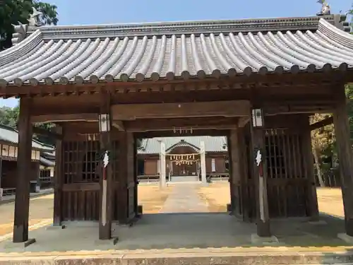 石田神社の山門