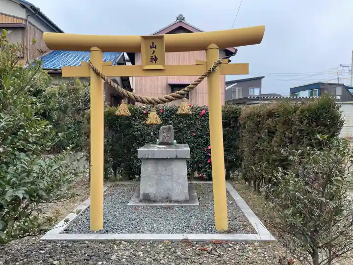 山の神の{uncategorized: "未分類", other: "その他", undefined: "問題あり", building: "その他建物", grave: "お墓", sacred_gate: "鳥居", guardian: "狛犬", statue: "像", buddha: "仏像", history: "歴史", nature: "自然", garden: "庭園", animal: "動物", pagoda: "塔", temizu: "手水舎", mountain_gate: "山門・神門", sanctuary: "本殿・本堂", subordinate: "末社・摂社", art: "芸術", scenery: "景色", jizo: "地蔵", ema: "絵馬", goshuin: "御朱印", omikuji: "おみくじ", items: "授与品その他", amulet: "お守り", goshuincho: "御朱印帳", eats: "食事", festival: "お祭り", votive_dance: "神楽", shichigosan: "七五三参", wedding: "結婚式", experience: "体験その他", initially: "初詣", around: "周辺", anti_infection: "感染症対策"}