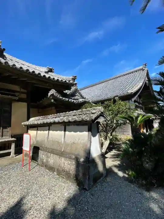 無量寺の{uncategorized: "未分類", other: "その他", undefined: "問題あり", building: "その他建物", grave: "お墓", sacred_gate: "鳥居", guardian: "狛犬", statue: "像", buddha: "仏像", history: "歴史", nature: "自然", garden: "庭園", animal: "動物", pagoda: "塔", temizu: "手水舎", mountain_gate: "山門・神門", sanctuary: "本殿・本堂", subordinate: "末社・摂社", art: "芸術", scenery: "景色", jizo: "地蔵", ema: "絵馬", goshuin: "御朱印", omikuji: "おみくじ", items: "授与品その他", amulet: "お守り", goshuincho: "御朱印帳", eats: "食事", festival: "お祭り", votive_dance: "神楽", shichigosan: "七五三参", wedding: "結婚式", experience: "体験その他", initially: "初詣", around: "周辺", anti_infection: "感染症対策"}