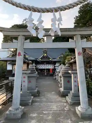 白蛇辨財天の鳥居