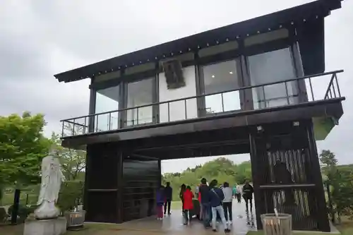 東本願寺本廟 牛久浄苑（牛久大仏）の山門