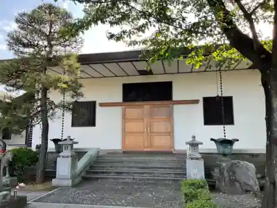 長見寺の本殿・本堂