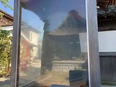 龍華寺の{uncategorized: "未分類", other: "その他", undefined: "問題あり", building: "その他建物", grave: "お墓", sacred_gate: "鳥居", guardian: "狛犬", statue: "像", buddha: "仏像", history: "歴史", nature: "自然", garden: "庭園", animal: "動物", pagoda: "塔", temizu: "手水舎", mountain_gate: "山門・神門", sanctuary: "本殿・本堂", subordinate: "末社・摂社", art: "芸術", scenery: "景色", jizo: "地蔵", ema: "絵馬", goshuin: "御朱印", omikuji: "おみくじ", items: "授与品その他", amulet: "お守り", goshuincho: "御朱印帳", eats: "食事", festival: "お祭り", votive_dance: "神楽", shichigosan: "七五三参", wedding: "結婚式", experience: "体験その他", initially: "初詣", around: "周辺", anti_infection: "感染症対策"}