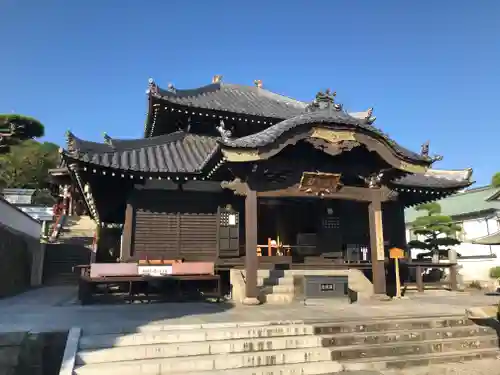 郷照寺の本殿・本堂