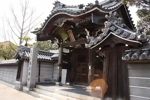 海泉寺の山門