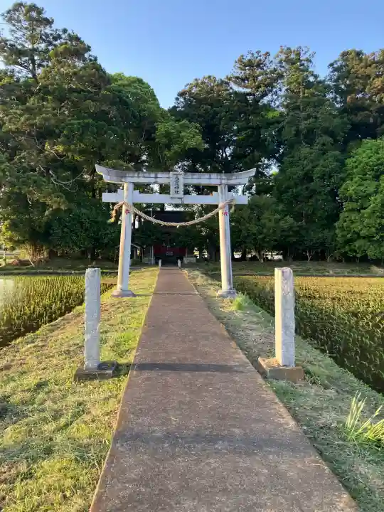 大谷高龗神社の{uncategorized: "未分類", other: "その他", undefined: "問題あり", building: "その他建物", grave: "お墓", sacred_gate: "鳥居", guardian: "狛犬", statue: "像", buddha: "仏像", history: "歴史", nature: "自然", garden: "庭園", animal: "動物", pagoda: "塔", temizu: "手水舎", mountain_gate: "山門・神門", sanctuary: "本殿・本堂", subordinate: "末社・摂社", art: "芸術", scenery: "景色", jizo: "地蔵", ema: "絵馬", goshuin: "御朱印", omikuji: "おみくじ", items: "授与品その他", amulet: "お守り", goshuincho: "御朱印帳", eats: "食事", festival: "お祭り", votive_dance: "神楽", shichigosan: "七五三参", wedding: "結婚式", experience: "体験その他", initially: "初詣", around: "周辺", anti_infection: "感染症対策"}
