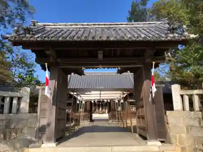 白鳥神社の山門・神門