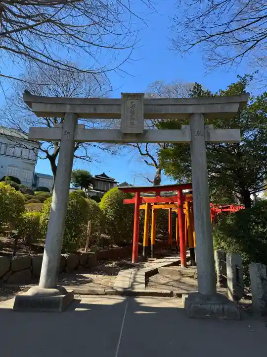 根津神社の{uncategorized: "未分類", other: "その他", undefined: "問題あり", building: "その他建物", grave: "お墓", sacred_gate: "鳥居", guardian: "狛犬", statue: "像", buddha: "仏像", history: "歴史", nature: "自然", garden: "庭園", animal: "動物", pagoda: "塔", temizu: "手水舎", mountain_gate: "山門・神門", sanctuary: "本殿・本堂", subordinate: "末社・摂社", art: "芸術", scenery: "景色", jizo: "地蔵", ema: "絵馬", goshuin: "御朱印", omikuji: "おみくじ", items: "授与品その他", amulet: "お守り", goshuincho: "御朱印帳", eats: "食事", festival: "お祭り", votive_dance: "神楽", shichigosan: "七五三参", wedding: "結婚式", experience: "体験その他", initially: "初詣", around: "周辺", anti_infection: "感染症対策"}
