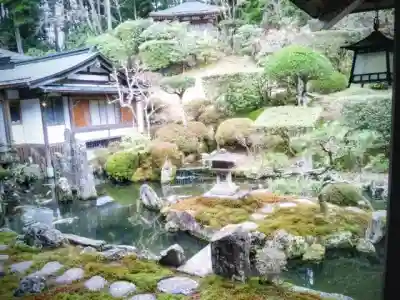 一乗院の{uncategorized: "未分類", other: "その他", undefined: "問題あり", building: "その他建物", grave: "お墓", sacred_gate: "鳥居", guardian: "狛犬", statue: "像", buddha: "仏像", history: "歴史", nature: "自然", garden: "庭園", animal: "動物", pagoda: "塔", temizu: "手水舎", mountain_gate: "山門・神門", sanctuary: "本殿・本堂", subordinate: "末社・摂社", art: "芸術", scenery: "景色", jizo: "地蔵", ema: "絵馬", goshuin: "御朱印", omikuji: "おみくじ", items: "授与品その他", amulet: "お守り", goshuincho: "御朱印帳", eats: "食事", festival: "お祭り", votive_dance: "神楽", shichigosan: "七五三参", wedding: "結婚式", experience: "体験その他", initially: "初詣", around: "周辺", anti_infection: "感染症対策"}