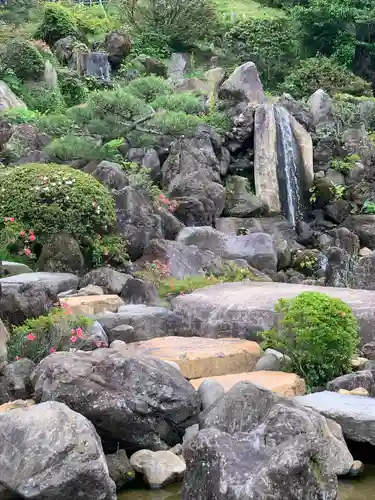 金蛇水神社の庭園