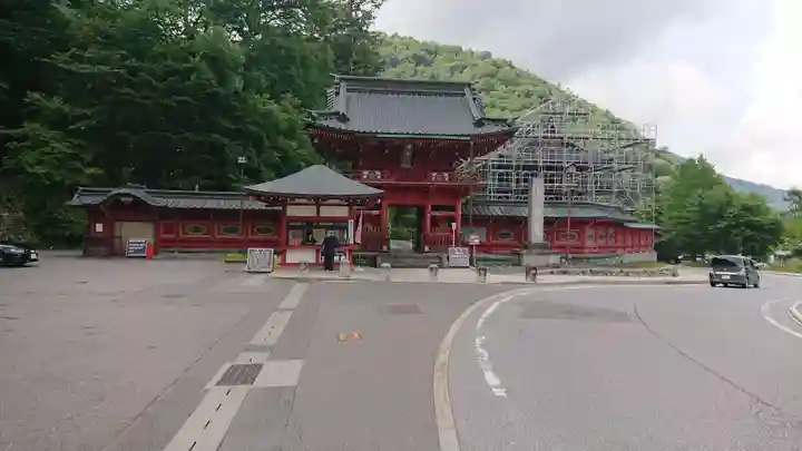 中禅寺の山門・神門