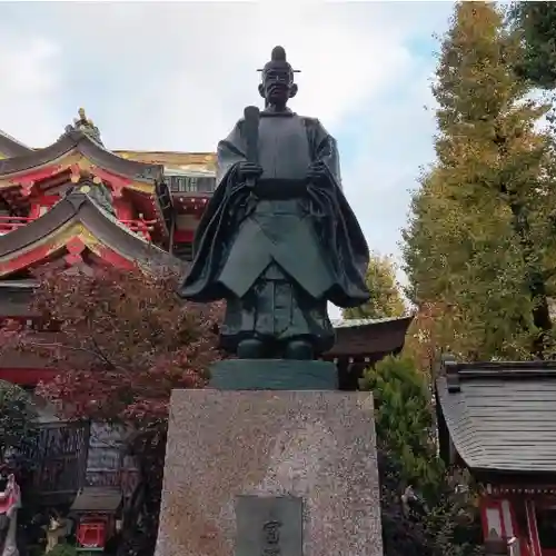 京濱伏見稲荷神社の像