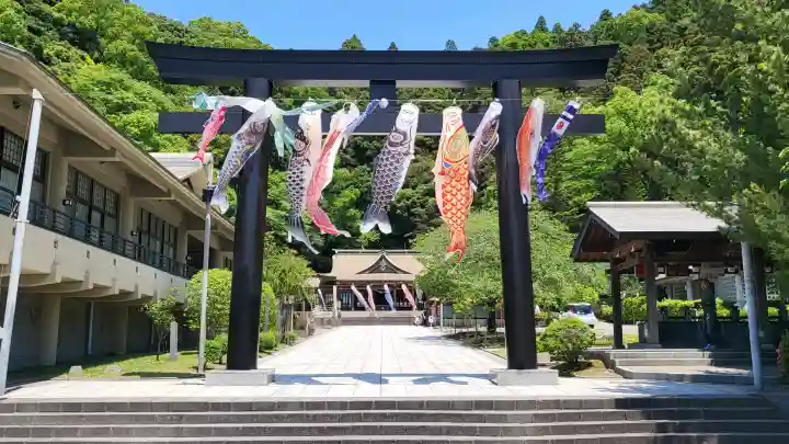 鹿児島縣護國神社の{uncategorized: "未分類", other: "その他", undefined: "問題あり", building: "その他建物", grave: "お墓", sacred_gate: "鳥居", guardian: "狛犬", statue: "像", buddha: "仏像", history: "歴史", nature: "自然", garden: "庭園", animal: "動物", pagoda: "塔", temizu: "手水舎", mountain_gate: "山門・神門", sanctuary: "本殿・本堂", subordinate: "末社・摂社", art: "芸術", scenery: "景色", jizo: "地蔵", ema: "絵馬", goshuin: "御朱印", omikuji: "おみくじ", items: "授与品その他", amulet: "お守り", goshuincho: "御朱印帳", eats: "食事", festival: "お祭り", votive_dance: "神楽", shichigosan: "七五三参", wedding: "結婚式", experience: "体験その他", initially: "初詣", around: "周辺", anti_infection: "感染症対策"}