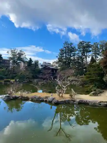 嚴島神社 (京都御苑)の{uncategorized: "未分類", other: "その他", undefined: "問題あり", building: "その他建物", grave: "お墓", sacred_gate: "鳥居", guardian: "狛犬", statue: "像", buddha: "仏像", history: "歴史", nature: "自然", garden: "庭園", animal: "動物", pagoda: "塔", temizu: "手水舎", mountain_gate: "山門・神門", sanctuary: "本殿・本堂", subordinate: "末社・摂社", art: "芸術", scenery: "景色", jizo: "地蔵", ema: "絵馬", goshuin: "御朱印", omikuji: "おみくじ", items: "授与品その他", amulet: "お守り", goshuincho: "御朱印帳", eats: "食事", festival: "お祭り", votive_dance: "神楽", shichigosan: "七五三参", wedding: "結婚式", experience: "体験その他", initially: "初詣", around: "周辺", anti_infection: "感染症対策"}
