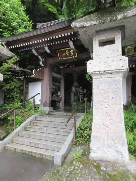 持寳院(多気山不動尊)の山門・神門