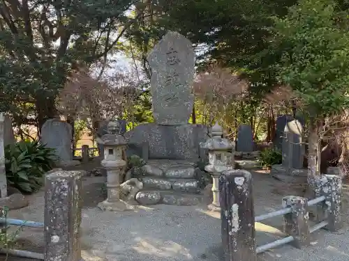川津来宮神社の{uncategorized: "未分類", other: "その他", undefined: "問題あり", building: "その他建物", grave: "お墓", sacred_gate: "鳥居", guardian: "狛犬", statue: "像", buddha: "仏像", history: "歴史", nature: "自然", garden: "庭園", animal: "動物", pagoda: "塔", temizu: "手水舎", mountain_gate: "山門・神門", sanctuary: "本殿・本堂", subordinate: "末社・摂社", art: "芸術", scenery: "景色", jizo: "地蔵", ema: "絵馬", goshuin: "御朱印", omikuji: "おみくじ", items: "授与品その他", amulet: "お守り", goshuincho: "御朱印帳", eats: "食事", festival: "お祭り", votive_dance: "神楽", shichigosan: "七五三参", wedding: "結婚式", experience: "体験その他", initially: "初詣", around: "周辺", anti_infection: "感染症対策"}