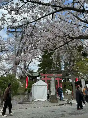鶴ケ城稲荷神社の{uncategorized: "未分類", other: "その他", undefined: "問題あり", building: "その他建物", grave: "お墓", sacred_gate: "鳥居", guardian: "狛犬", statue: "像", buddha: "仏像", history: "歴史", nature: "自然", garden: "庭園", animal: "動物", pagoda: "塔", temizu: "手水舎", mountain_gate: "山門・神門", sanctuary: "本殿・本堂", subordinate: "末社・摂社", art: "芸術", scenery: "景色", jizo: "地蔵", ema: "絵馬", goshuin: "御朱印", omikuji: "おみくじ", items: "授与品その他", amulet: "お守り", goshuincho: "御朱印帳", eats: "食事", festival: "お祭り", votive_dance: "神楽", shichigosan: "七五三参", wedding: "結婚式", experience: "体験その他", initially: "初詣", around: "周辺", anti_infection: "感染症対策"}