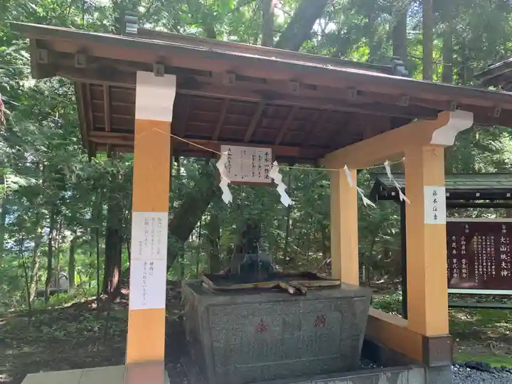 新屋山神社の手水舎