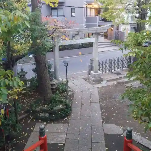 於玉稲荷神社の鳥居