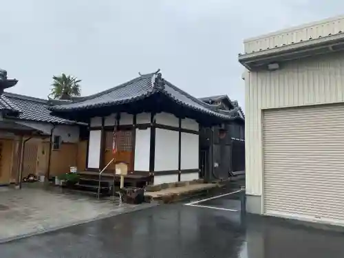 満願寺の{uncategorized: "未分類", other: "その他", undefined: "問題あり", building: "その他建物", grave: "お墓", sacred_gate: "鳥居", guardian: "狛犬", statue: "像", buddha: "仏像", history: "歴史", nature: "自然", garden: "庭園", animal: "動物", pagoda: "塔", temizu: "手水舎", mountain_gate: "山門・神門", sanctuary: "本殿・本堂", subordinate: "末社・摂社", art: "芸術", scenery: "景色", jizo: "地蔵", ema: "絵馬", goshuin: "御朱印", omikuji: "おみくじ", items: "授与品その他", amulet: "お守り", goshuincho: "御朱印帳", eats: "食事", festival: "お祭り", votive_dance: "神楽", shichigosan: "七五三参", wedding: "結婚式", experience: "体験その他", initially: "初詣", around: "周辺", anti_infection: "感染症対策"}