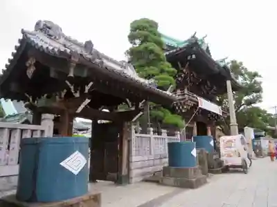 題経寺（柴又帝釈天）の山門・神門