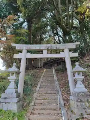 波多甕井神社の{uncategorized: "未分類", other: "その他", undefined: "問題あり", building: "その他建物", grave: "お墓", sacred_gate: "鳥居", guardian: "狛犬", statue: "像", buddha: "仏像", history: "歴史", nature: "自然", garden: "庭園", animal: "動物", pagoda: "塔", temizu: "手水舎", mountain_gate: "山門・神門", sanctuary: "本殿・本堂", subordinate: "末社・摂社", art: "芸術", scenery: "景色", jizo: "地蔵", ema: "絵馬", goshuin: "御朱印", omikuji: "おみくじ", items: "授与品その他", amulet: "お守り", goshuincho: "御朱印帳", eats: "食事", festival: "お祭り", votive_dance: "神楽", shichigosan: "七五三参", wedding: "結婚式", experience: "体験その他", initially: "初詣", around: "周辺", anti_infection: "感染症対策"}