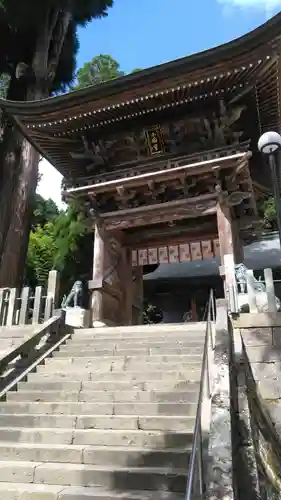 小国両神社の山門