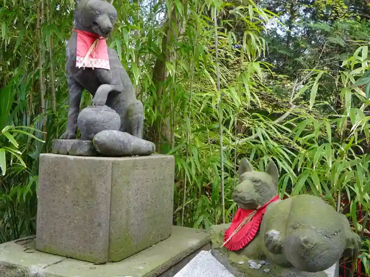 白笹稲荷神社の狛犬