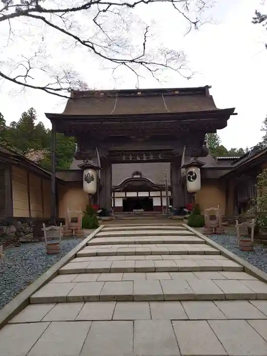 高野山金剛峯寺の山門・神門