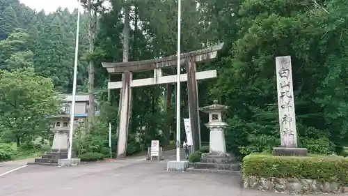 白山比咩神社の鳥居