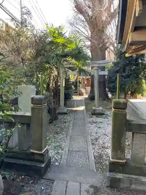 大鳥神社の{uncategorized: "未分類", other: "その他", undefined: "問題あり", building: "その他建物", grave: "お墓", sacred_gate: "鳥居", guardian: "狛犬", statue: "像", buddha: "仏像", history: "歴史", nature: "自然", garden: "庭園", animal: "動物", pagoda: "塔", temizu: "手水舎", mountain_gate: "山門・神門", sanctuary: "本殿・本堂", subordinate: "末社・摂社", art: "芸術", scenery: "景色", jizo: "地蔵", ema: "絵馬", goshuin: "御朱印", omikuji: "おみくじ", items: "授与品その他", amulet: "お守り", goshuincho: "御朱印帳", eats: "食事", festival: "お祭り", votive_dance: "神楽", shichigosan: "七五三参", wedding: "結婚式", experience: "体験その他", initially: "初詣", around: "周辺", anti_infection: "感染症対策"}