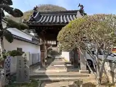 羅漢寺蓮光院の山門