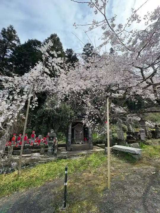 南明寺の{uncategorized: "未分類", other: "その他", undefined: "問題あり", building: "その他建物", grave: "お墓", sacred_gate: "鳥居", guardian: "狛犬", statue: "像", buddha: "仏像", history: "歴史", nature: "自然", garden: "庭園", animal: "動物", pagoda: "塔", temizu: "手水舎", mountain_gate: "山門・神門", sanctuary: "本殿・本堂", subordinate: "末社・摂社", art: "芸術", scenery: "景色", jizo: "地蔵", ema: "絵馬", goshuin: "御朱印", omikuji: "おみくじ", items: "授与品その他", amulet: "お守り", goshuincho: "御朱印帳", eats: "食事", festival: "お祭り", votive_dance: "神楽", shichigosan: "七五三参", wedding: "結婚式", experience: "体験その他", initially: "初詣", around: "周辺", anti_infection: "感染症対策"}