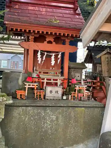 共栄稲荷神社の末社・摂社