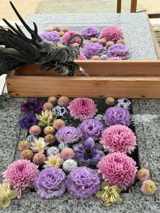 川越八幡宮の{uncategorized: "未分類", other: "その他", undefined: "問題あり", building: "その他建物", grave: "お墓", sacred_gate: "鳥居", guardian: "狛犬", statue: "像", buddha: "仏像", history: "歴史", nature: "自然", garden: "庭園", animal: "動物", pagoda: "塔", temizu: "手水舎", mountain_gate: "山門・神門", sanctuary: "本殿・本堂", subordinate: "末社・摂社", art: "芸術", scenery: "景色", jizo: "地蔵", ema: "絵馬", goshuin: "御朱印", omikuji: "おみくじ", items: "授与品その他", amulet: "お守り", goshuincho: "御朱印帳", eats: "食事", festival: "お祭り", votive_dance: "神楽", shichigosan: "七五三参", wedding: "結婚式", experience: "体験その他", initially: "初詣", around: "周辺", anti_infection: "感染症対策"}