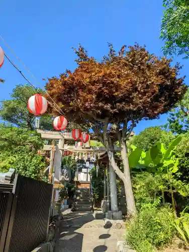 横浜御嶽神社の鳥居