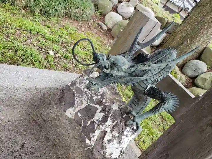 山見八幡宮の手水舎