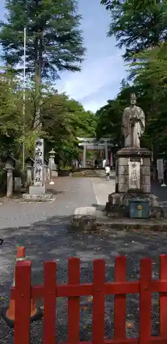 南湖神社の像