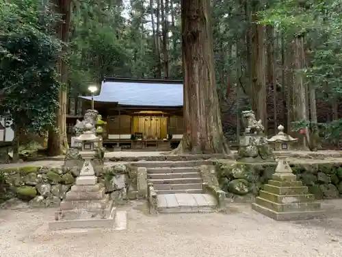 室生龍穴神社の狛犬