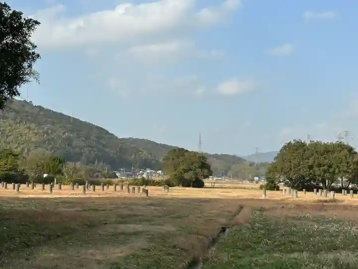 六所神社の{uncategorized: "未分類", other: "その他", undefined: "問題あり", building: "その他建物", grave: "お墓", sacred_gate: "鳥居", guardian: "狛犬", statue: "像", buddha: "仏像", history: "歴史", nature: "自然", garden: "庭園", animal: "動物", pagoda: "塔", temizu: "手水舎", mountain_gate: "山門・神門", sanctuary: "本殿・本堂", subordinate: "末社・摂社", art: "芸術", scenery: "景色", jizo: "地蔵", ema: "絵馬", goshuin: "御朱印", omikuji: "おみくじ", items: "授与品その他", amulet: "お守り", goshuincho: "御朱印帳", eats: "食事", festival: "お祭り", votive_dance: "神楽", shichigosan: "七五三参", wedding: "結婚式", experience: "体験その他", initially: "初詣", around: "周辺", anti_infection: "感染症対策"}