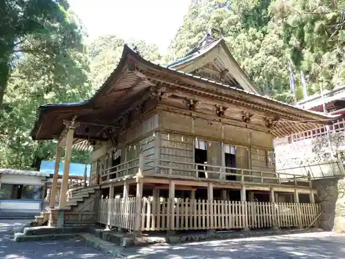 高根白山神社の本殿・本堂