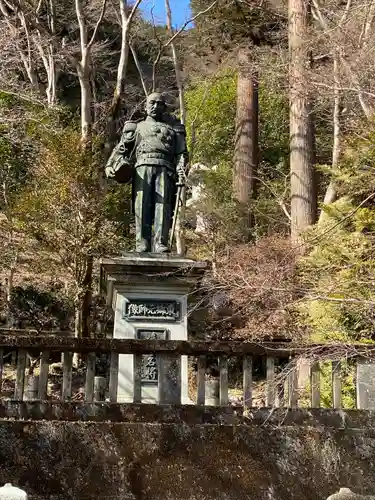 秩父御嶽神社の像