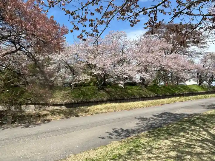 田口招魂社の{uncategorized: "未分類", other: "その他", undefined: "問題あり", building: "その他建物", grave: "お墓", sacred_gate: "鳥居", guardian: "狛犬", statue: "像", buddha: "仏像", history: "歴史", nature: "自然", garden: "庭園", animal: "動物", pagoda: "塔", temizu: "手水舎", mountain_gate: "山門・神門", sanctuary: "本殿・本堂", subordinate: "末社・摂社", art: "芸術", scenery: "景色", jizo: "地蔵", ema: "絵馬", goshuin: "御朱印", omikuji: "おみくじ", items: "授与品その他", amulet: "お守り", goshuincho: "御朱印帳", eats: "食事", festival: "お祭り", votive_dance: "神楽", shichigosan: "七五三参", wedding: "結婚式", experience: "体験その他", initially: "初詣", around: "周辺", anti_infection: "感染症対策"}