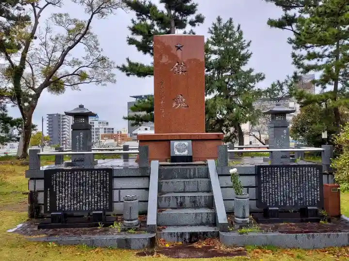 和歌山縣護國神社の{uncategorized: "未分類", other: "その他", undefined: "問題あり", building: "その他建物", grave: "お墓", sacred_gate: "鳥居", guardian: "狛犬", statue: "像", buddha: "仏像", history: "歴史", nature: "自然", garden: "庭園", animal: "動物", pagoda: "塔", temizu: "手水舎", mountain_gate: "山門・神門", sanctuary: "本殿・本堂", subordinate: "末社・摂社", art: "芸術", scenery: "景色", jizo: "地蔵", ema: "絵馬", goshuin: "御朱印", omikuji: "おみくじ", items: "授与品その他", amulet: "お守り", goshuincho: "御朱印帳", eats: "食事", festival: "お祭り", votive_dance: "神楽", shichigosan: "七五三参", wedding: "結婚式", experience: "体験その他", initially: "初詣", around: "周辺", anti_infection: "感染症対策"}