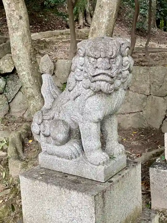 猪上神社の狛犬