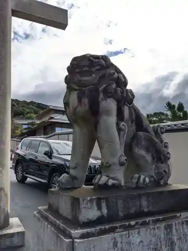 京都霊山護國神社の狛犬