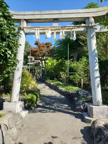 横浜御嶽神社の鳥居