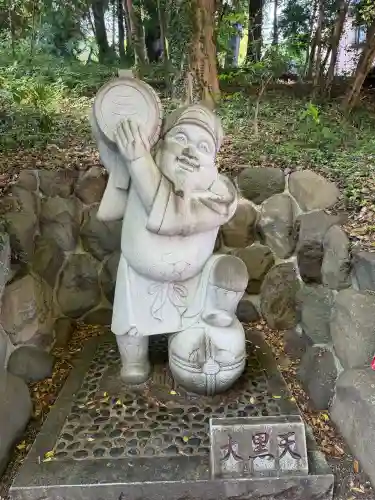五所神社の{uncategorized: "未分類", other: "その他", undefined: "問題あり", building: "その他建物", grave: "お墓", sacred_gate: "鳥居", guardian: "狛犬", statue: "像", buddha: "仏像", history: "歴史", nature: "自然", garden: "庭園", animal: "動物", pagoda: "塔", temizu: "手水舎", mountain_gate: "山門・神門", sanctuary: "本殿・本堂", subordinate: "末社・摂社", art: "芸術", scenery: "景色", jizo: "地蔵", ema: "絵馬", goshuin: "御朱印", omikuji: "おみくじ", items: "授与品その他", amulet: "お守り", goshuincho: "御朱印帳", eats: "食事", festival: "お祭り", votive_dance: "神楽", shichigosan: "七五三参", wedding: "結婚式", experience: "体験その他", initially: "初詣", around: "周辺", anti_infection: "感染症対策"}
